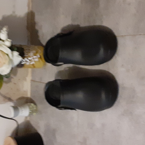 CROCS  size 8 - Picture 3 of 5